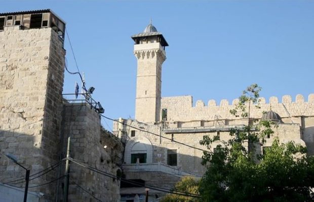 Palestina. Palestinos condenan cierre de la Mezquita de Ibrahim en Al Jalil (Hebrón) por los ocupantes israelíes