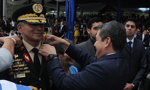 Honduras. Raúl Pineda: “con aval militar, JOH destruyó institucionalidad, por eso hay éxodos”