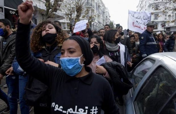 Túnez. Protestas populares frente al Parlamento tunecino por la muerte de un manifestante