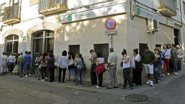 El paro en Andalucía rondará el 25% en 2021, según las previsiones de Unicaja