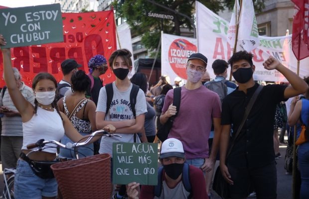 Argentina. Movilización en Buenos Aires en contra de la Megaminería y en repudio al plan extractivista de Arcioni-Fernández