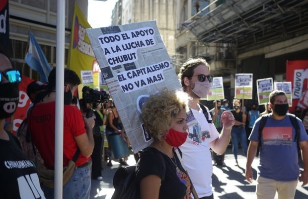 Argentina. Chubut: En medio de movilizaciones en todo el país, se suspendió la sesión legislativa por la zonificación minera / Arcioni se quedó sin festejo