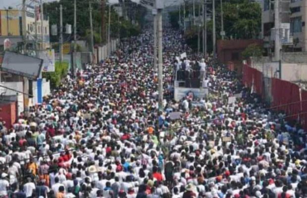 Haití. Continúa el levantamiento popular contra el presidente Moise /Fuerte represión: un muerto y varios heridos