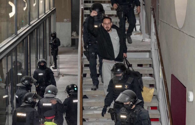 Estado español. Los Mossos asaltan la Universitat de Lleida y detienen a Pablo Hasél