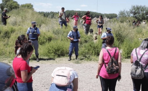 Argentina. Familias sin viviendas fueron reprimidas por la policía en Senillosa