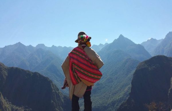 Perú. El movimiento étnico andino : Articulación o fraccionamiento