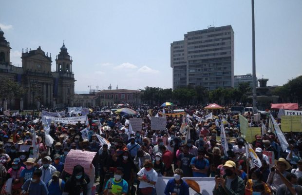 Guatemala. Movilización y protesta del Comité de Desarrollo Campesino (CODECA) para exigir la renuncia de Giammatei y de la Fiscal General