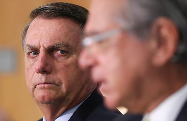 Brasil. Tras poner un general en Petrobras, Bolsonaro critica la democracia y anuncia cambios