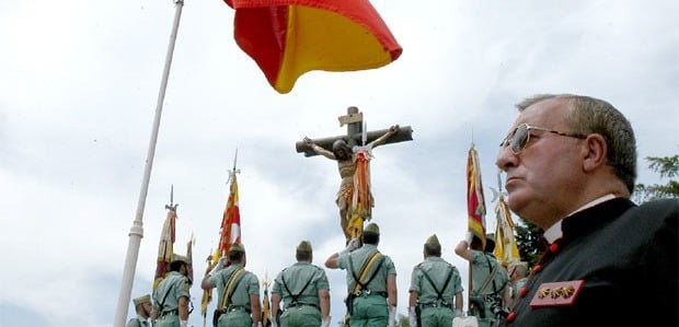 El Ministerio de Defensa español se gasta más de 4 millones € al año en sueldos de sacerdotes