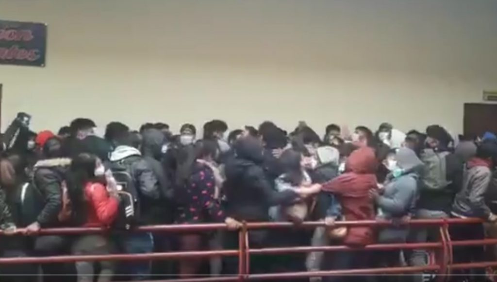 Bolivia: Al menos siete estudiantes fallecen tras caer del cuarto piso de una universidad
