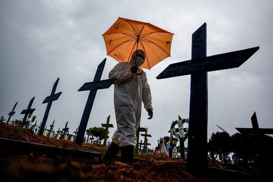 Con una campaña de vacunación en cámara lenta, Brasil vive la fase más mortífera de la pandemia. 