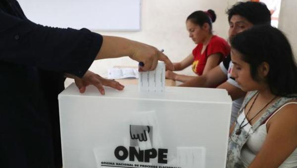 Perú. «Sin calidad política no hay partidos preparados para gobernar»