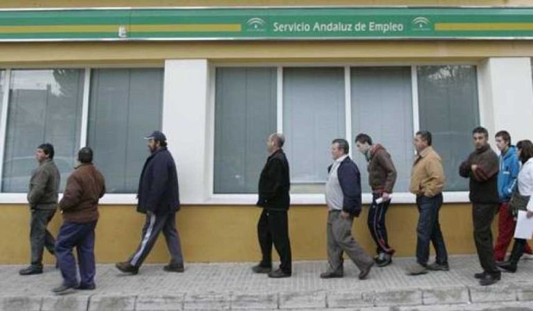 Andalucía supera el millón de personas inscritas en el SAE, los parados son muchos más