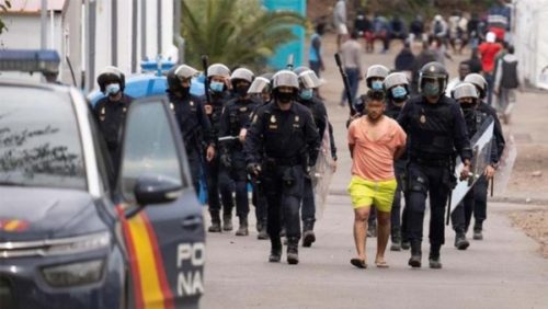Estado Español. Represión y detenidos en el campamento de migrantes en Tenerife