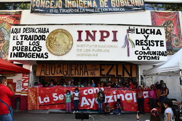 México. Comunidad Otomí construye autonomía en la toma del Instituto Nacional de los Pueblos Indígenas desde hace seis meses