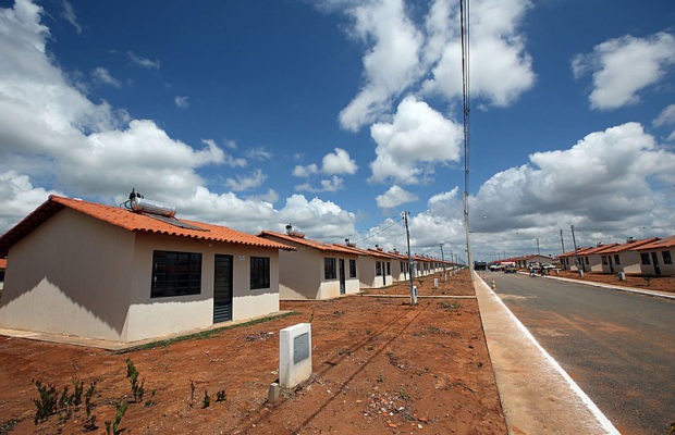 Brasil. El gobierno paraliza obras y recorta R $ 1,5 mil millones en política habitacional de la franja más pobre de la población