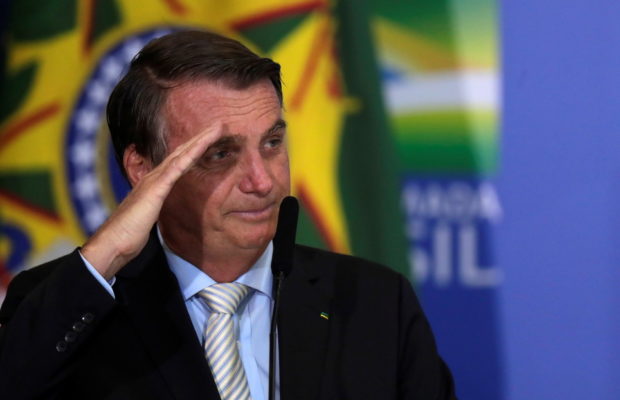 Brasil. Bolsonaro afirma que el Ejército puede salir a la calle para «acabar con esta cobardía del toque de queda»