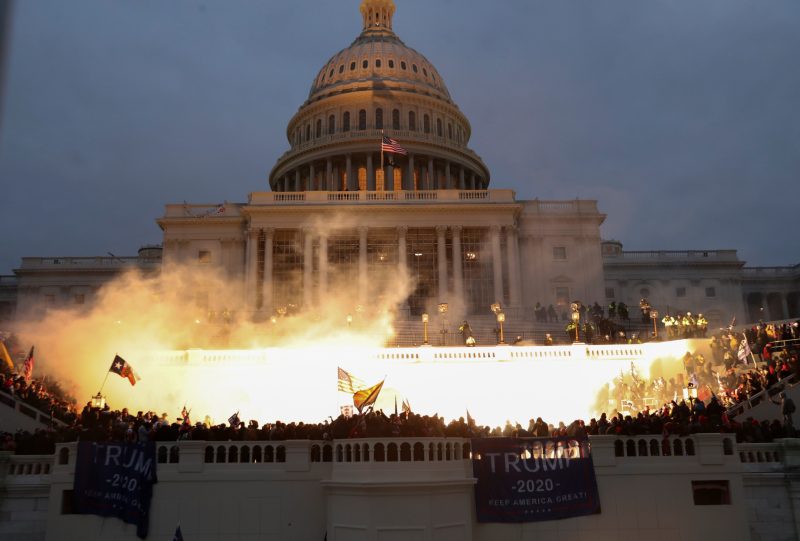 EE.UU.: Un oficial del Capitolio ordenó vigilar solamente a los manifestantes anti-Trump el 6 de enero