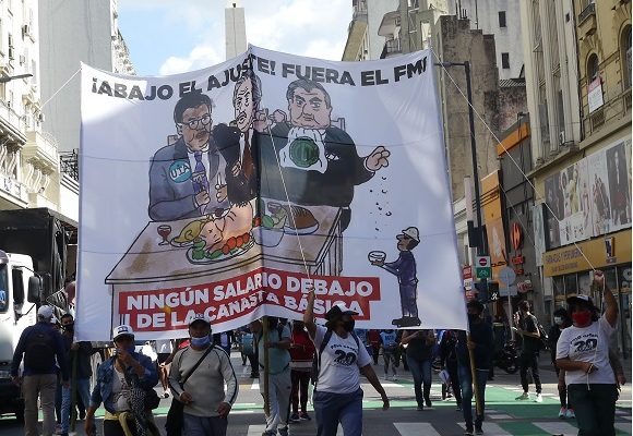 Argentina. A pocas horas del 1º de Mayo, nueva burla a lxs trabajadorxs: la suba  del salario mínimo se pagará en 7 cuotas hasta febrero de 2022