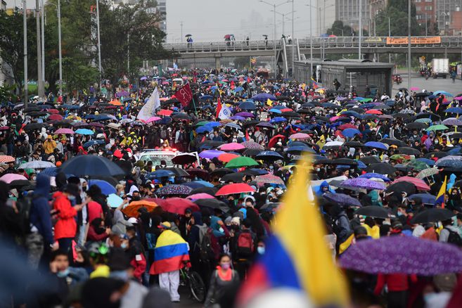 Miles de personas salieron a las diferentes calles del paÃ­s a protestar contra la Reforma Tributaria, a pesar  de todo.