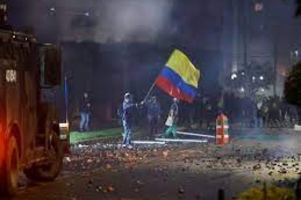 Colombia. Crónica de días agitados: “En todo el barrio están dando bala”