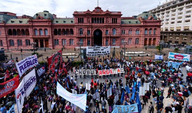 Argentina. El ministro Arroyo prometió a las organizaciones de la Asamblea Piquetera, solucionar las principales demandas y restaurar el diálogo /Se levantaron las medidas de fuerza anunciadas para este jueves