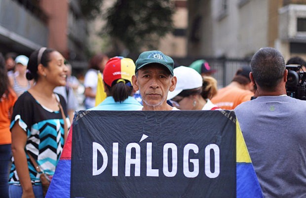 Venezuela. La oposición da marcha atrás y quiere diálogo en un país despolarizado