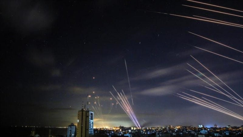 Misiles de HAMAS golpean 6 bases aéreas clave de Israel