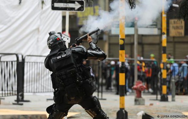 Colombia. En Cali manifestantes denuncian que policías vestidos de civil les dispararon con armas de fuego