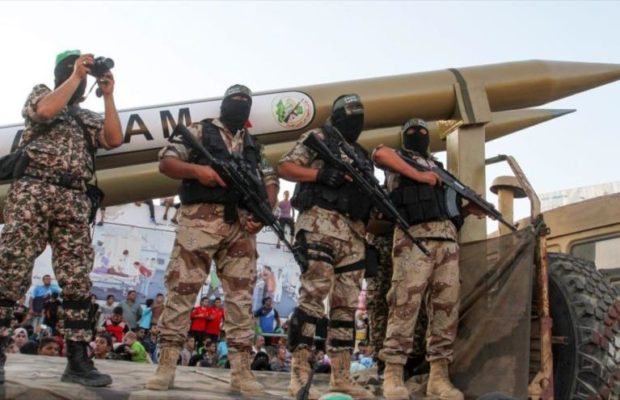 Palestina. Hamás muestra a sus combatientes preparándose en los túneles