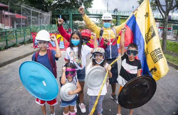 Colombia. En Siloé la Resistencia cultural montó un cacerolazo sinfónico (fotoreportaje)