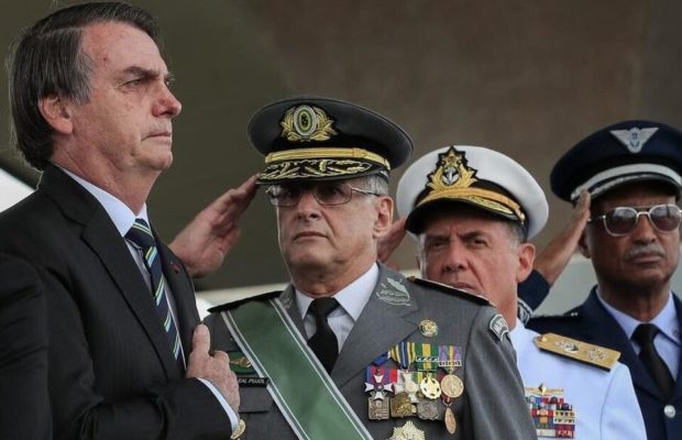 Brasil. Bolsonaro incentiva la tensión interna en el ejército