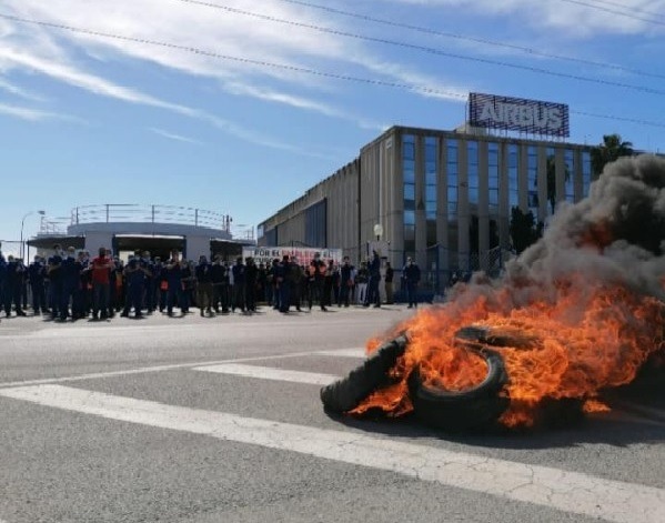 Bahía de Cádiz: Anuncian huelga indefinida en Airbus Puerto Real a partir del día 24