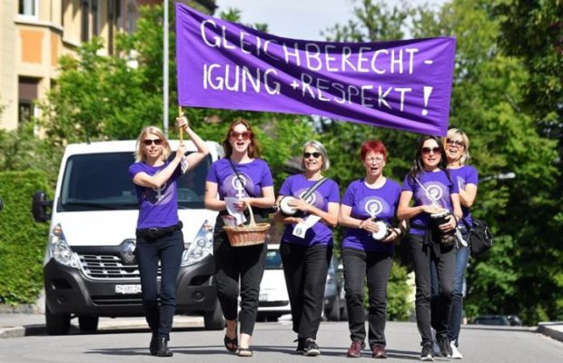 Feminismos. Huelga feminista en Suiza: por igual salario, por las migrantes y por todas