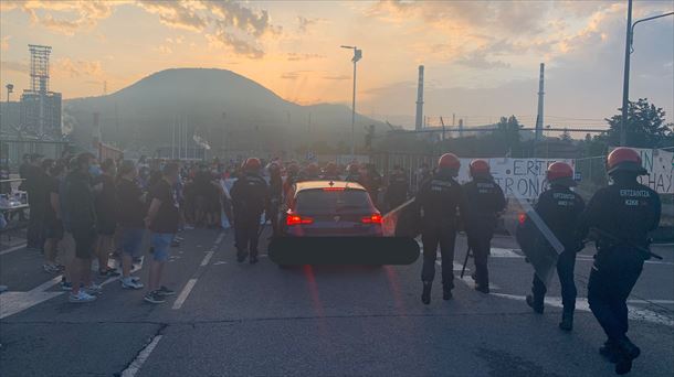 Euskal Herria. La policía agredió a los trabajadores en huelga de Petronor