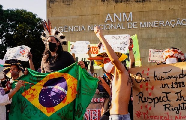 Brasil. Pueblos originarios protestan contra explotación de sus tierras