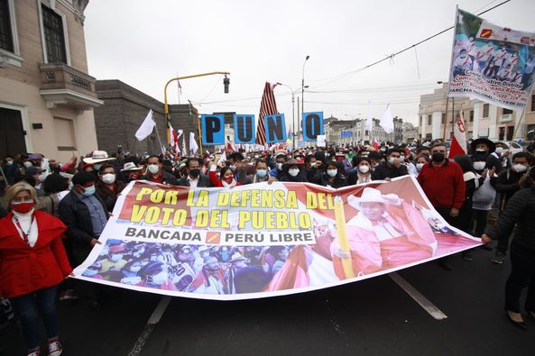 Perú. Convocan movilización este sábado con la consigna: «Si no hay proclamación: Paro nacional» /Pedro Castillo sigue  recorriendo barrios humildes