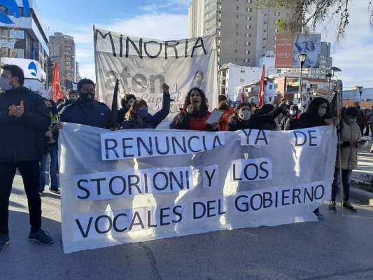 Argentina. Neuquén: «Basta de muertos en nuestras escuelas por el abandono y desidia del gobierno»