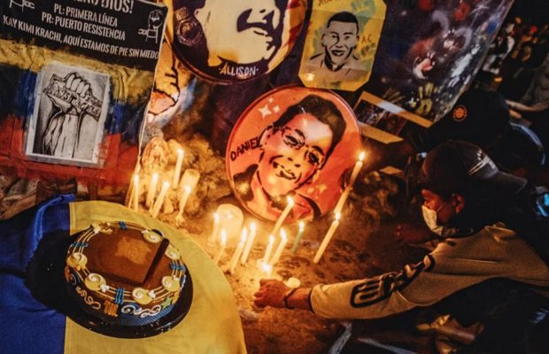 Colombia. Cali: Velatón en Puerto Resistencia por quienes dieron su vida y su libertad durante el paro nacional