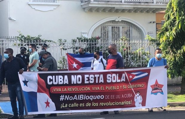 Panamá. Manifestantes expresaron su solidaridad con Cuba frente a la embajada