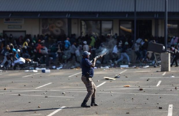 Sudáfrica: Crece la tensión en: mueren 72 personas en protestas