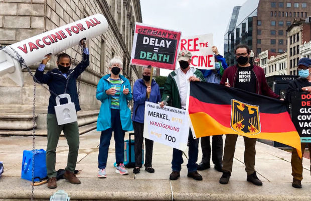 Estados Unidos. Frente a la visita de Merkel, activistas exigen exención a los derechos de propiedad intelectual de las vacunas