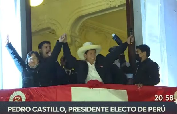 Perú. Pedro Castillo festejó con su pueblo la proclamación como presidente (video)