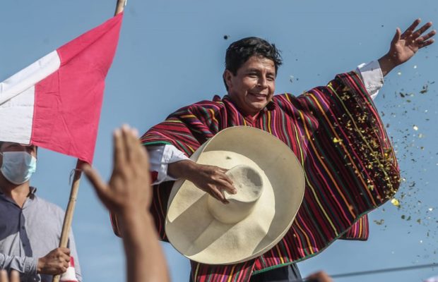 Perú. Ganó el pueblo: Pedro Castillo YA es oficialmente el nuevo presidente del Perú /Fue proclamado este lunes por la noche