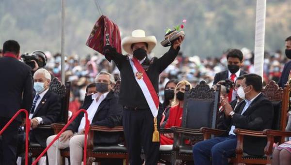 Perú. Pedro Castillo jura de forma simbólica en la Pampa de Ayacucho