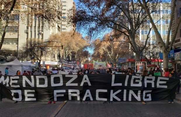 Argentina. Mendoza. Acción mundial contra el fracking: masiva movilización contra el pacto de Suárez y Fernández Sagasti
