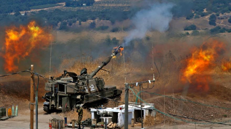Fuerzas israelíes disparan contra un blanco en el territorio libanés, 6 agosto de 2021. (Foto: AFP)