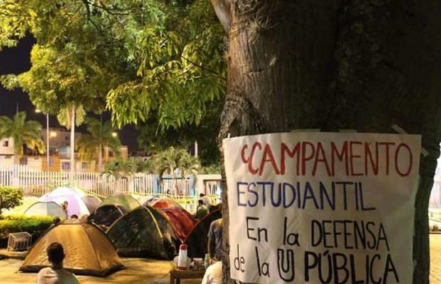 Colombia. Policía agrede a estudiantes y vecinos de la Universidad en Bucaramanga