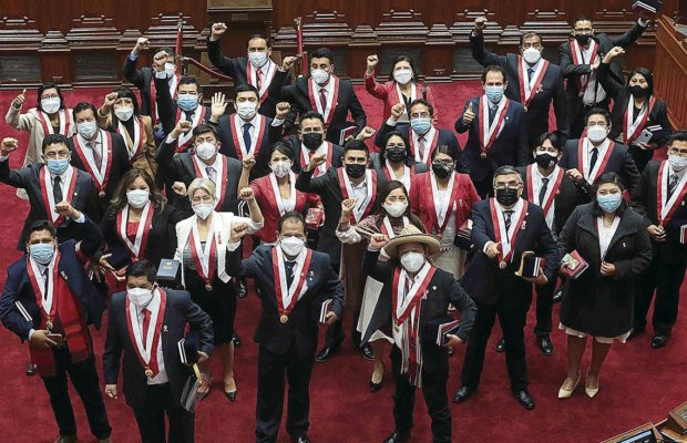 Perú. Parlamentarios de Perú Libre preparan moción para censurar a la Mesa Directiva del Parlamento si no reconsidera la titularidad de la Comisión de Educación