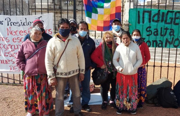 Pueblos Originarios. Acampe de comunidades Wichí y Guaraní en el Congreso: «Estamos siendo humillados, pisoteados nuestros derechos» (fotos y video)